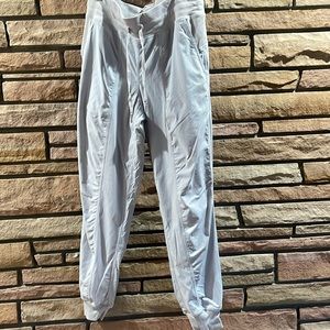 PRICE DROPPED Lululemon jogger beige sz 8 worn w lining. Ankle Lenght